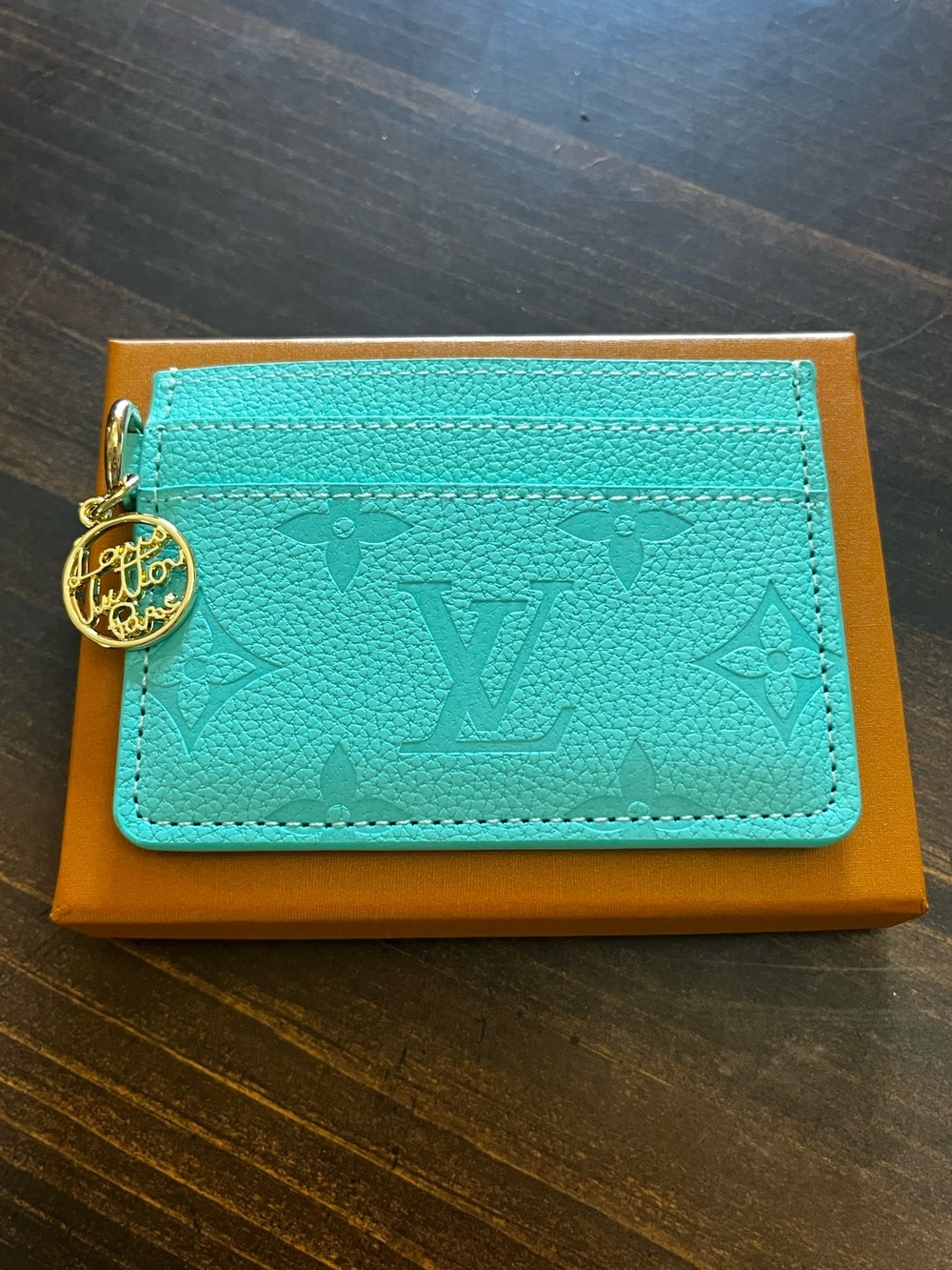 😊 Louis. Vuitton. Turquoise Embossed Letter Logo Gold Tone Charm Card Holder